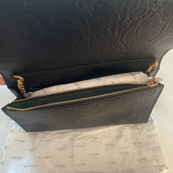 NEW Earth Pebbled Vegan Leather Black Crossbody Handbag w/ Duster - Picture 9 of 16